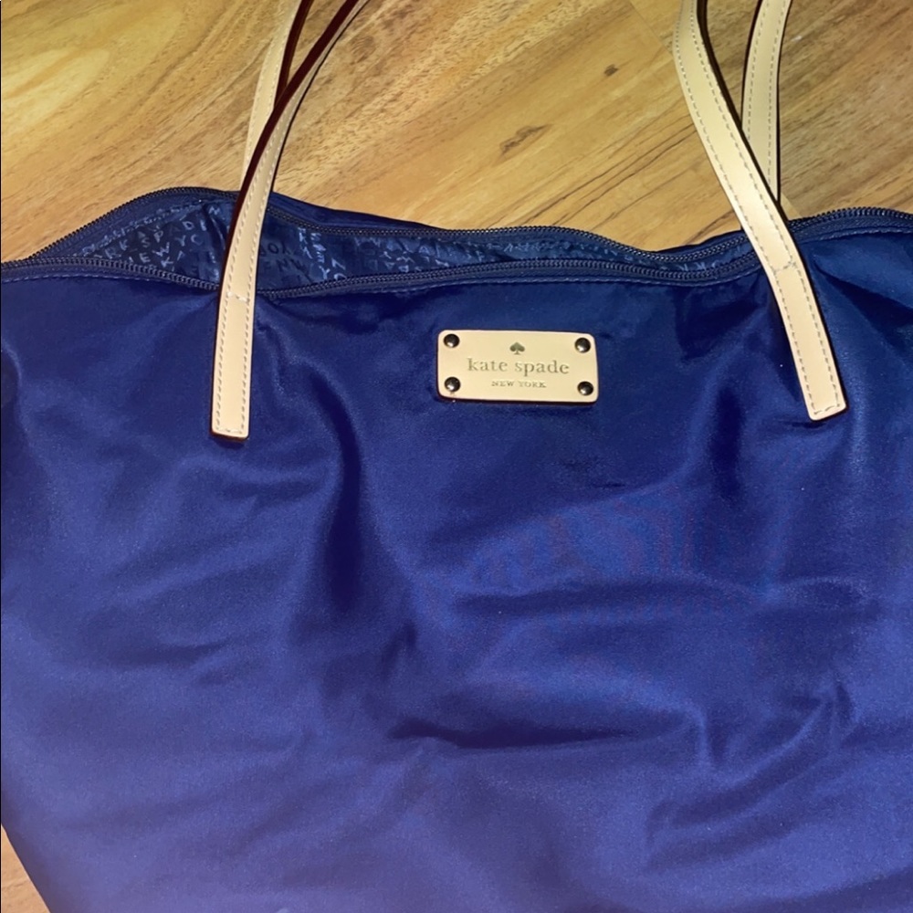 Kate Spade tote bag, used only a few times. Great condition!